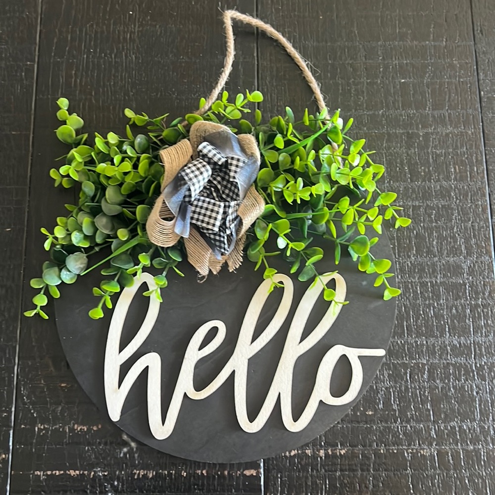 “hello” Front door welcome sign black and white wreath